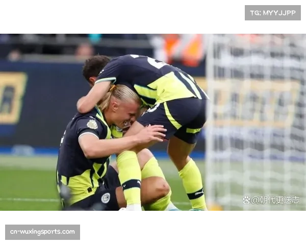 热那亚对恩波利，主队前锋完成帽子戏法，三粒进球均来自禁区外